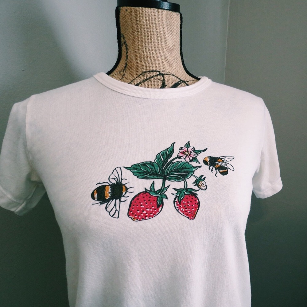 brandy melville bees/strawberry t-shirt